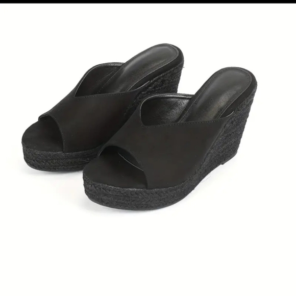 BLACK SUEDE PLATFORM,  SLIP ON, OPEN TOE. NEW WITHOUT TAG. SIZE US 8 RUN LARGE. - Picture 16 of 16